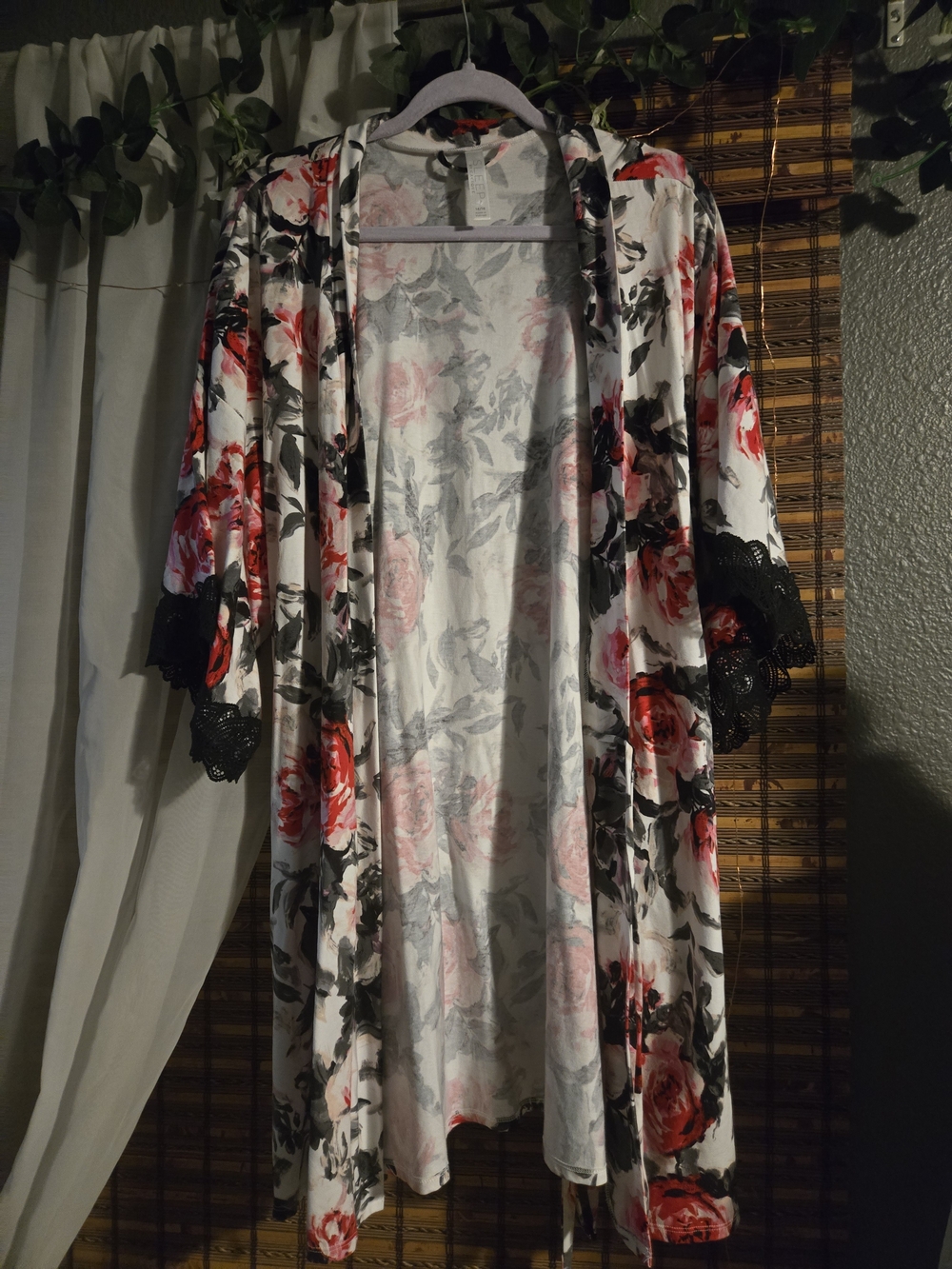Cacique/Lane Bryant Lace Trim robe Like New